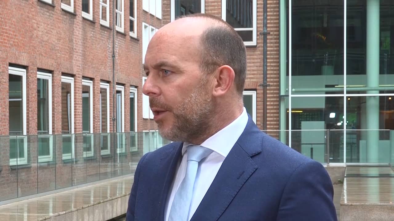 Video | Van den Brink over rellen in Loosdrecht: 'Vol afschuw gekeken'