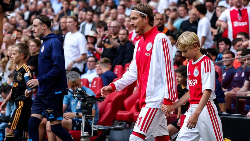 Transferupdates | PSG zou vernieuwd bod op Mika Godts voorbereiden - NU.nl