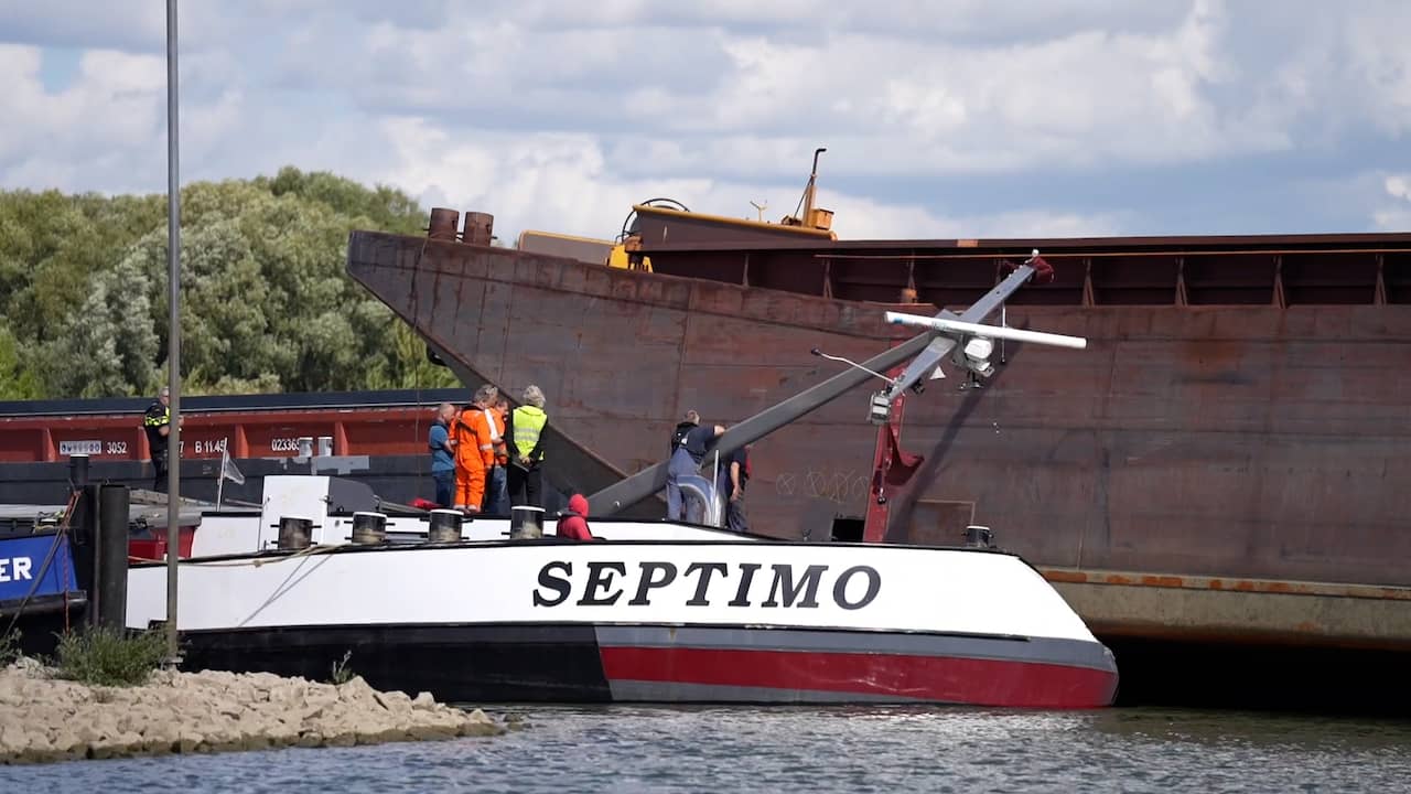 Video | Duwbak ligt op binnenvaartschip na aanvaring op de Waal