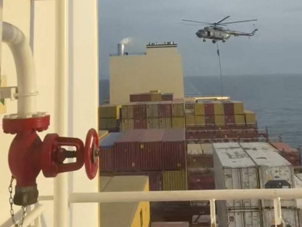 Bemanning van door Iran ingenomen schip is veilig en wordt 'redelijk' behandeld