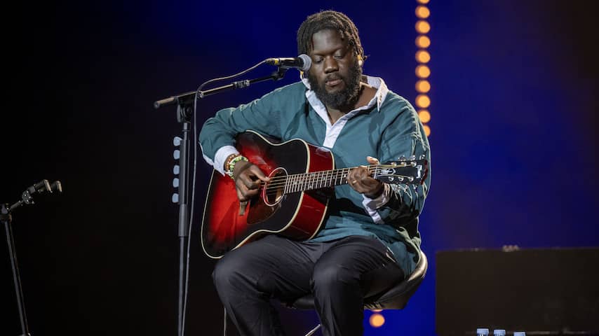 Michael Kiwanuka moest in zomer shows afzeggen vanwege hersenbloeding