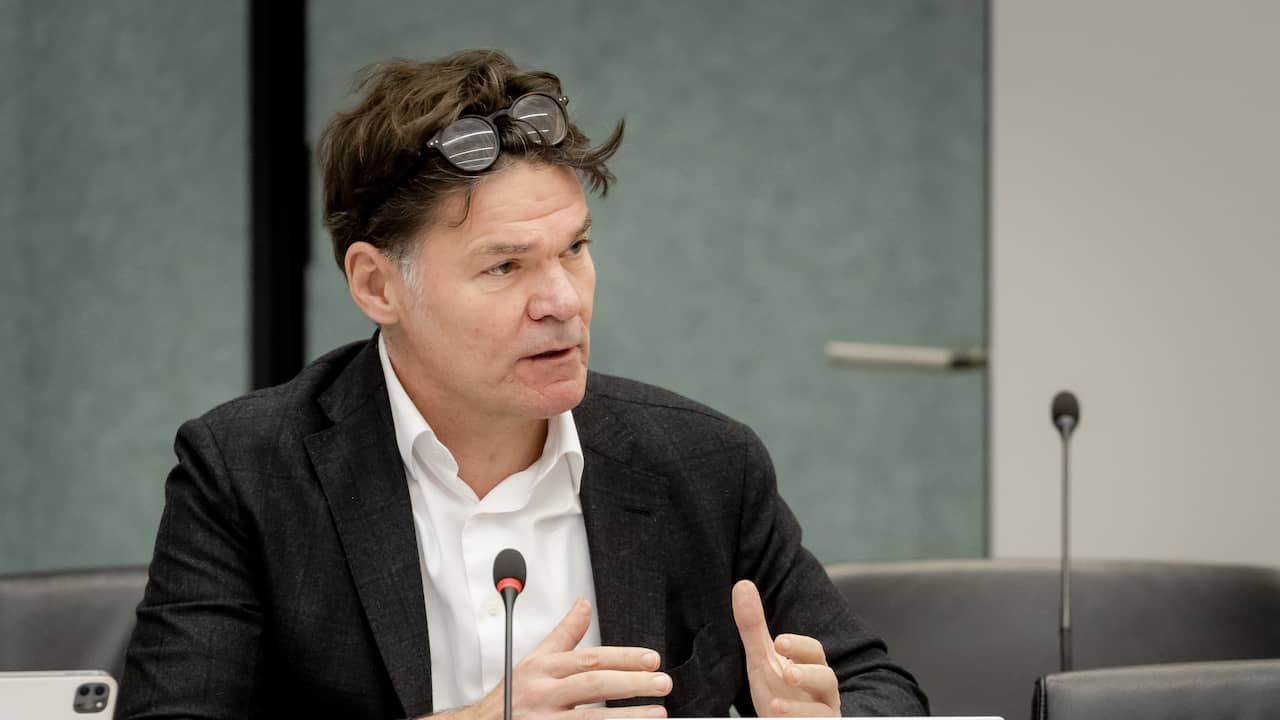 Burgemeester Breda doet aangifte van doodsbedreiging op spandoek bij café