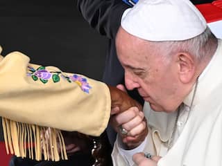 Paus in Canada om excuses te maken voor kostscholen: dit gebeurde daar