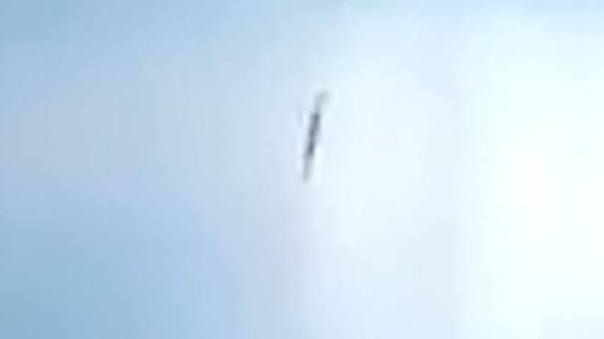 Chinees passagiersvliegtuig stort met neus omlaag neer