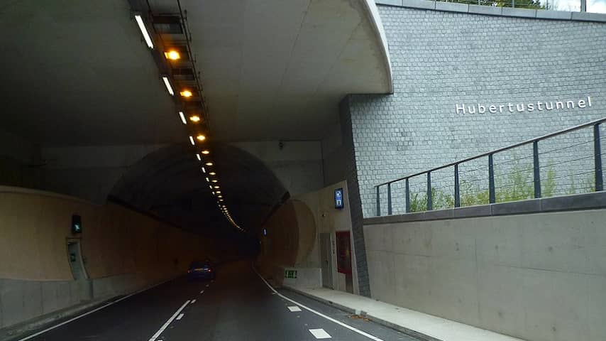Vrachtwagen Klem In Koningstunnel Hubertustunnel Ook Urenlang Dicht vrachtwagen-klem-in-koningstunnel-hubertustunnel-ook-urenlang-dicht
