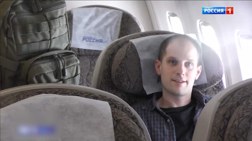 Amerikaanse journalist onderweg naar huis na historische gevangenenruil