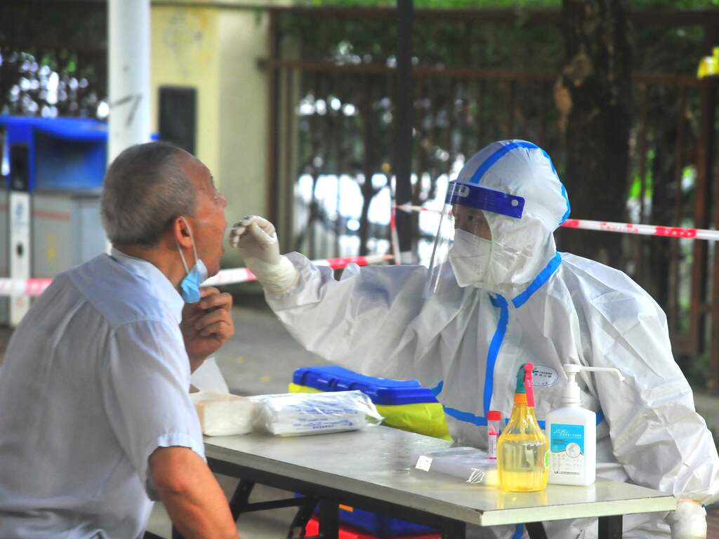 Tienduizenden toeristen vast op Chinees eiland door plotselinge coronalockdown