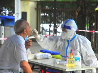 Tienduizenden toeristen vast op Chinees eiland door plotselinge coronalockdown