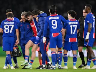 Einde seizoen voor PSG-aanvaller Kvaratskhelia door gescheurde kruisband