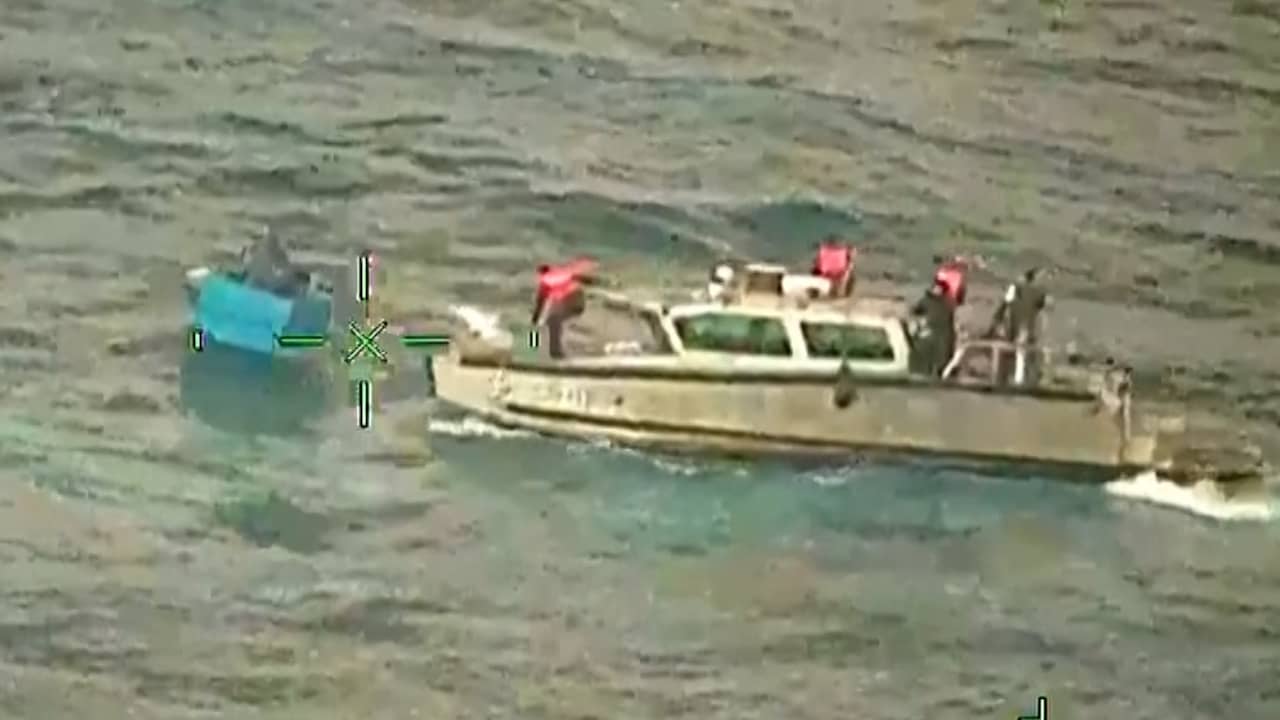 Vissers drijven dagenlang in koelbox in Stille Oceaan en worden gered