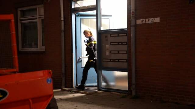 Politie onderzoekt portiekflat na dodelijke schietpartij in Rotterdam