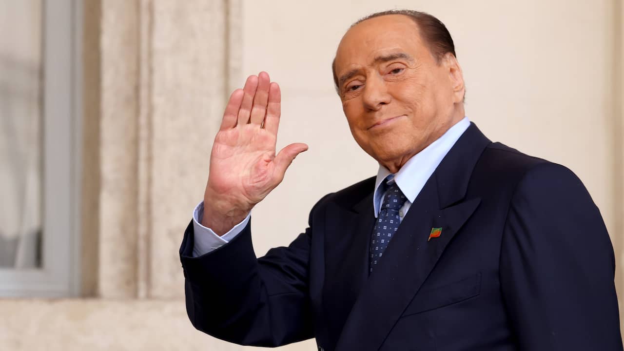 Foto bij Luchthaven Milaan vernoemd naar oud-premier Berlusconi: 'Trots en emotie'