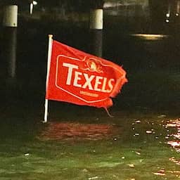 Video | Straten en winkels op Texel staan blank door extreem hoogwater