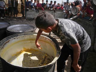 Tijdelijk en niet zonder kritiek: dit weten we over hervatting van hulp aan Gaza