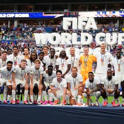 Engeland klopt Frankrijk in spectaculaire WK-troostfinale met tien doelpunten