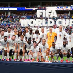 Engeland klopt Frankrijk in spectaculaire WK-troostfinale met tien doelpunten