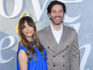 Acteurskoppel Kaley Cuoco en Tom Pelphrey is verloofd