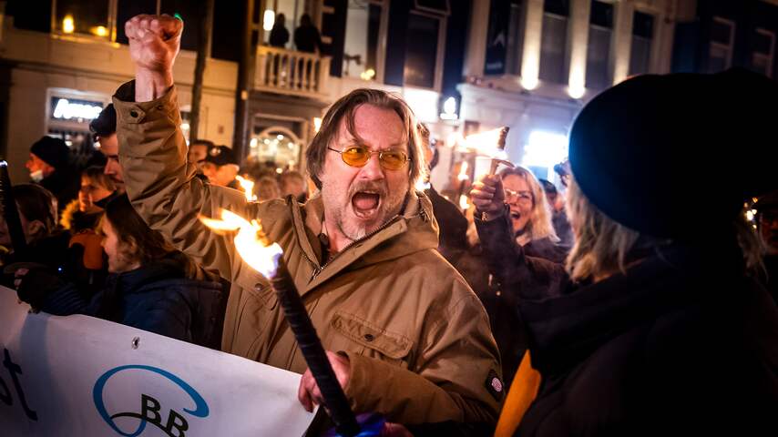 Duizenden Groningers bij fakkelprotest tegen gasbeleid