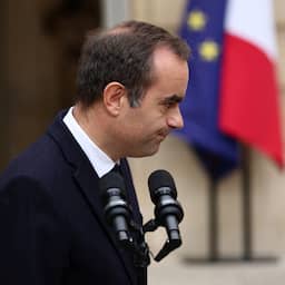 Macron geeft ontslagnemend premier 48 uur om het een laatste keer te proberen
