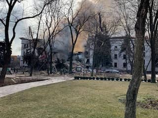 Deel van duizend in theater schuilende Oekraïners overleeft bombardement