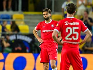 FC Twente haalt 'pijnlijk' niveau in Europa: 'Je ziet het gewoon uit elkaar vallen'