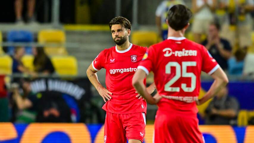 FC Twente haalt 'pijnlijk' niveau in Europa: 'Je ziet het gewoon uit elkaar vallen'