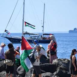 Israël grijpt in bij activistenschip met Greta Thunberg dat richting Gaza voer