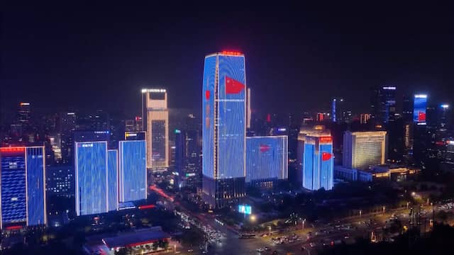 Droneshows, vuurwerk en lichtprojecties op Chinese nationale feestdag