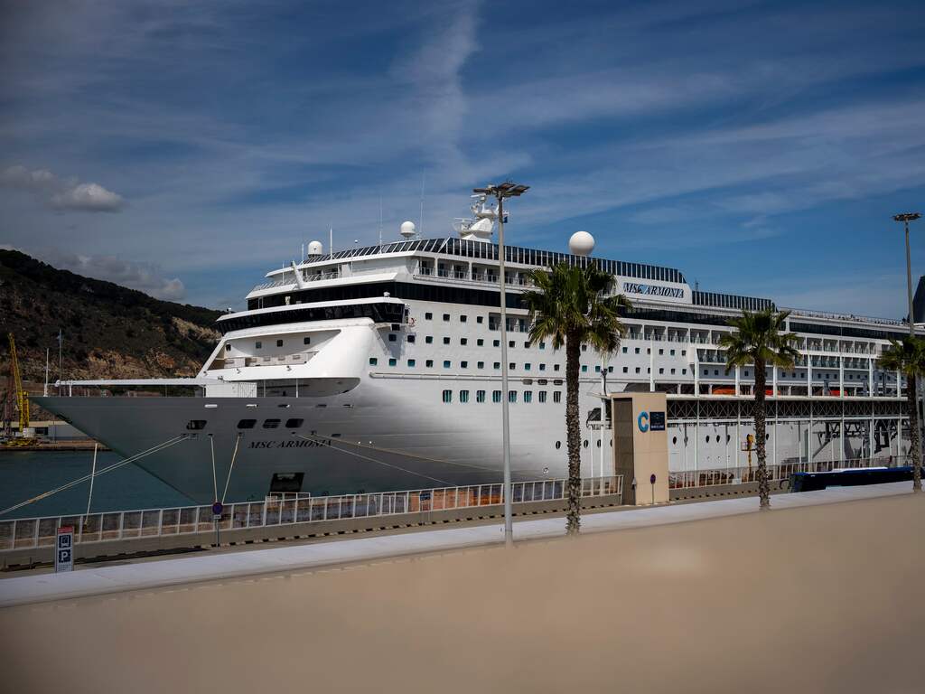 Cruiseschip met 1.500 passagiers gestrand in Spanje wegens visumproblemen