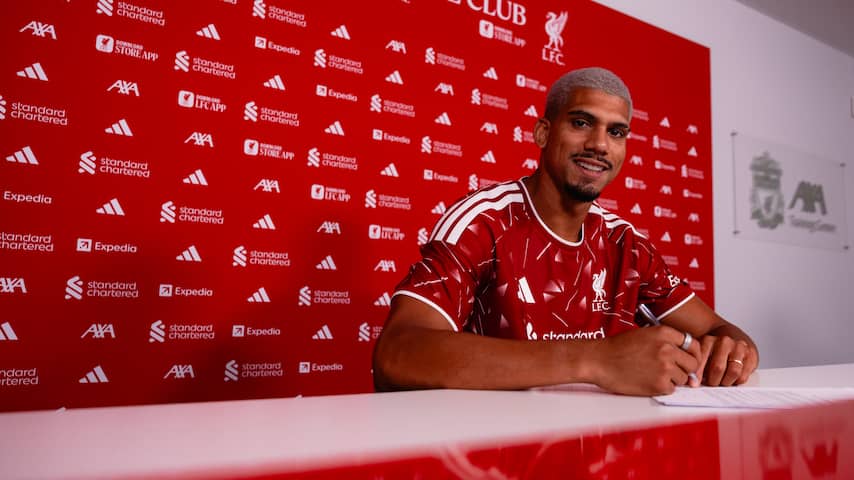 Verdediger Araújo verruilt Barça na acht jaar op huurbasis voor Liverpool