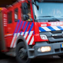 zes-mensen-naar-ziekenhuis-na-brand-in-portiekflat-den-helder.jpg
