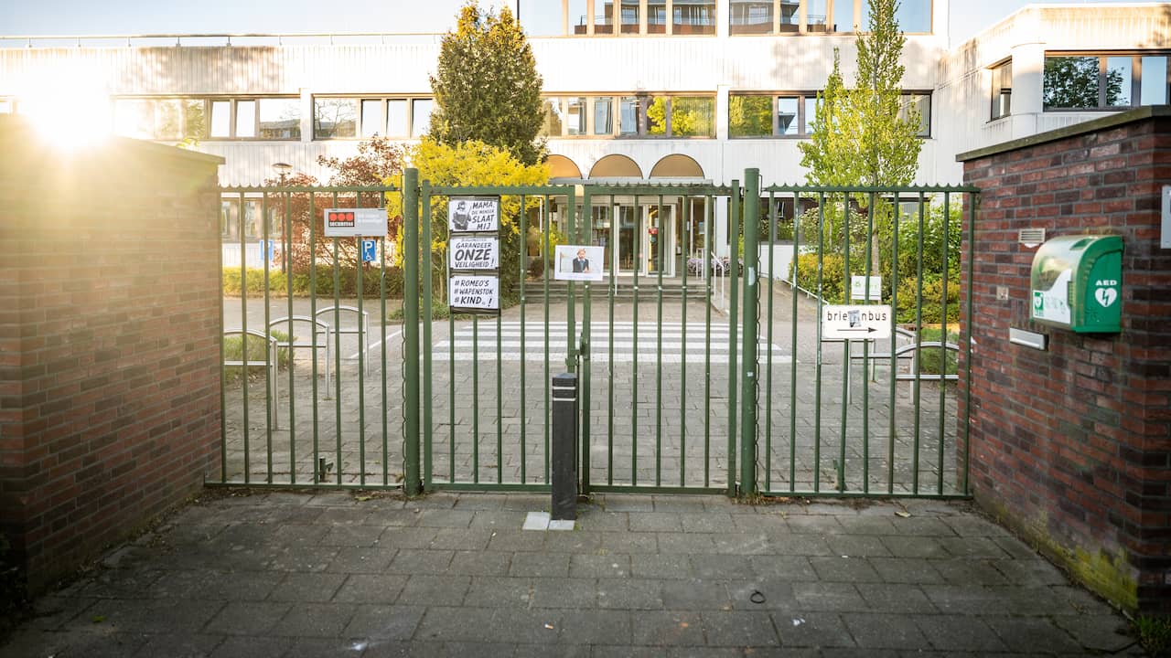 Vernielingen aangericht aan gemeentehuis Loosdrecht waar opvanglocatie komt