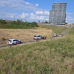 Verdachte aangehouden na vondst overleden vrouw bij Maas in Venlo