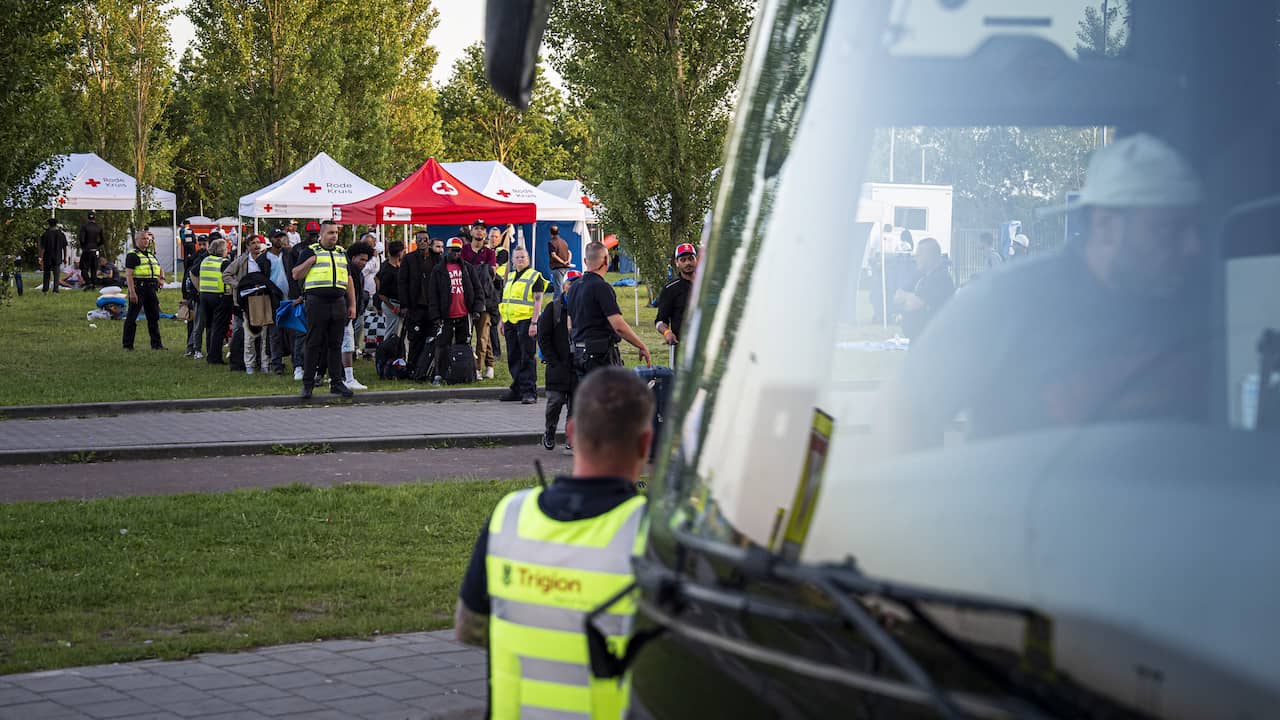 Noodopvang Rode Kruis voor asielzoekers Ter Apel voor het eerst in maand leeg