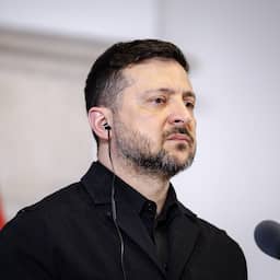 Zelensky kondigt legerhervormingen aan: hoger loon en eervol ontslag