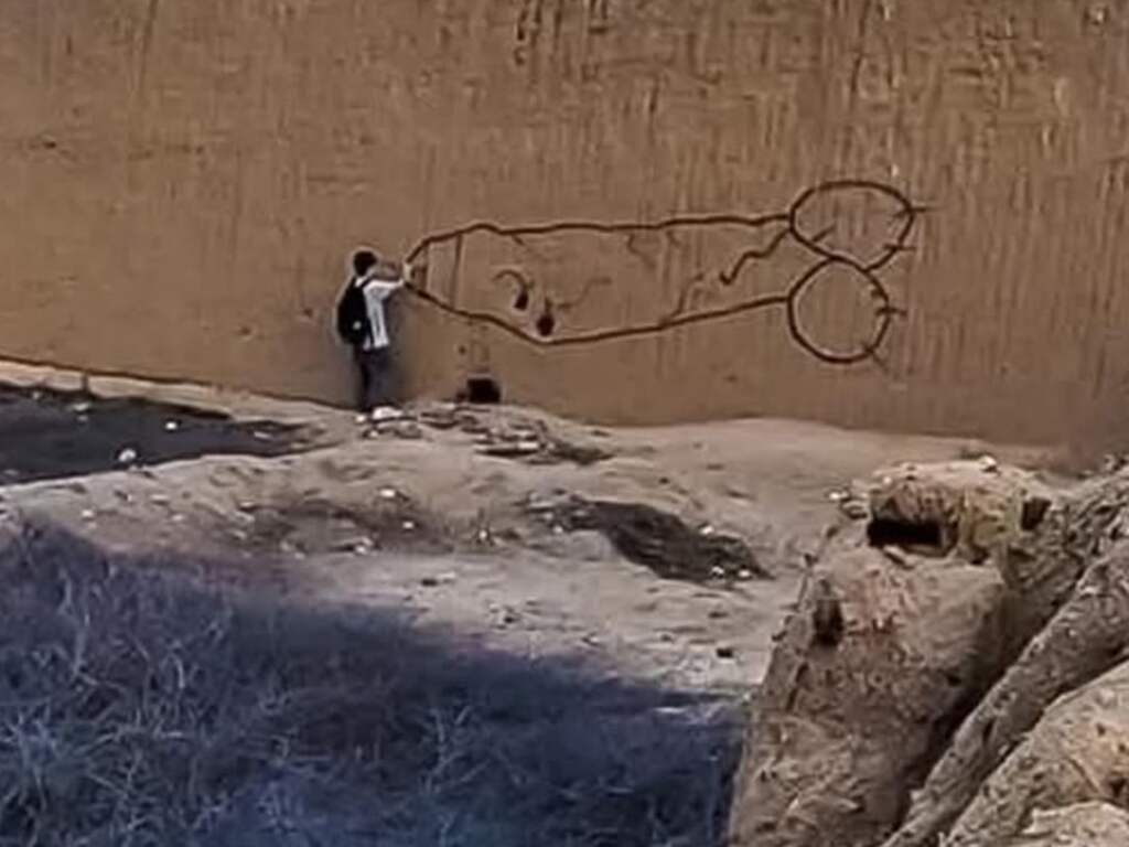 Vandaal bekladt eeuwenoud UNESCO-erfgoed in Peru met tekening van penis