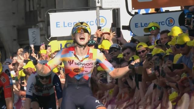 Wiebes oppermachtig in sprint en pakt gele trui in Tour de Femmes