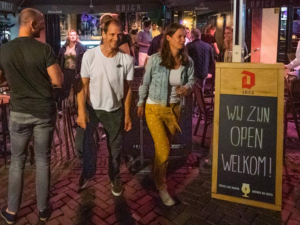 Kabinet overweegt coronatoegangsbewijs bij horeca, sport, kunst en cultuur