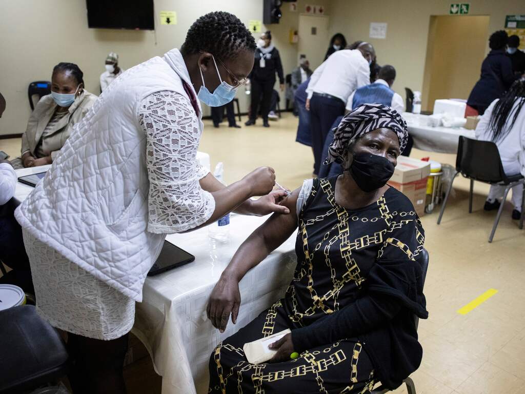 Nederland en andere welvarende landen breken volgens Oxfam vaccinbeloftes