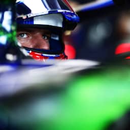 Live F1 | Brandjes bij auto's Antonelli en Sainz, Verstappen goed onderweg in Bakoe