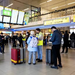 Live winterweer | Schiphol verwacht morgen géén annuleringen, avondspits bezig