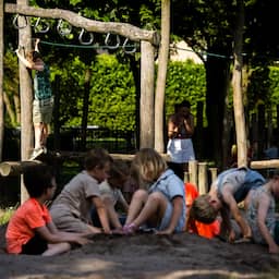 Ook de kinderopvang bezwijkt onder de hitte: 'Het is een kat-en-muisspel'