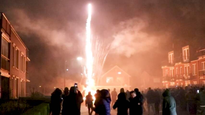 Vuurwerk en autobrand in Veen ondanks oproep burgemeester
