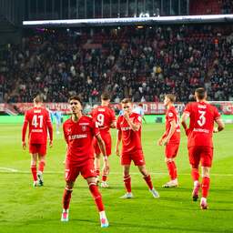 Live voetbal | FC Twente viert feest na zwaarbevochten zege op NEC in play-offs