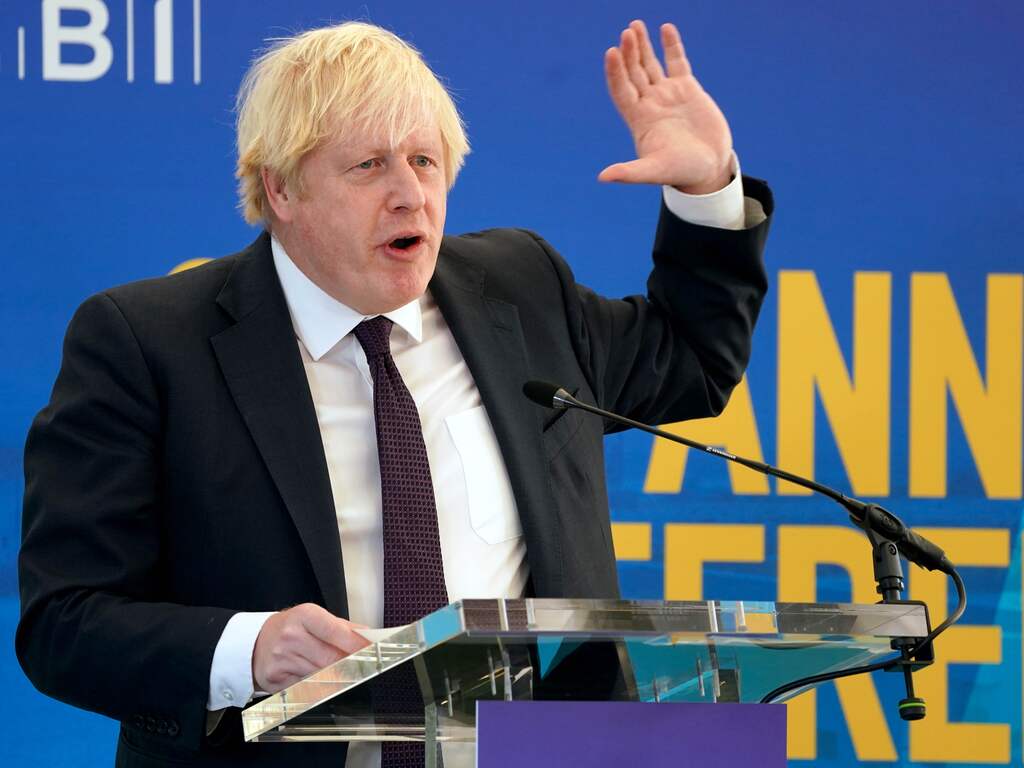 Johnson loodst coronaplan door Brits parlement na chaosweek met fel verzet