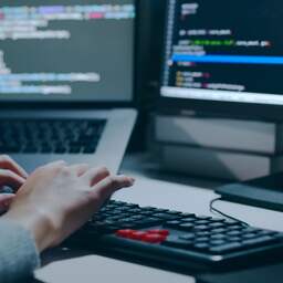 Kant-en-klare cyberaanvallen te koop op darkweb, digitale dreiging neemt toe