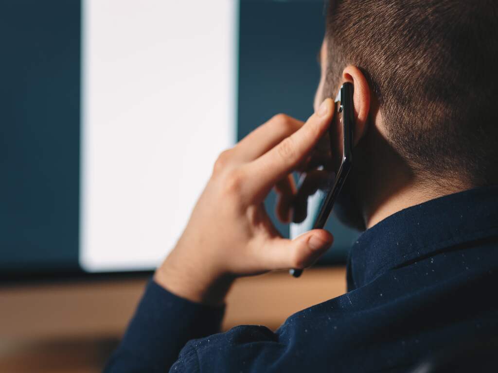 Man belt 45 keer naar 112 om medewerkers uit te schelden en wordt opgepakt