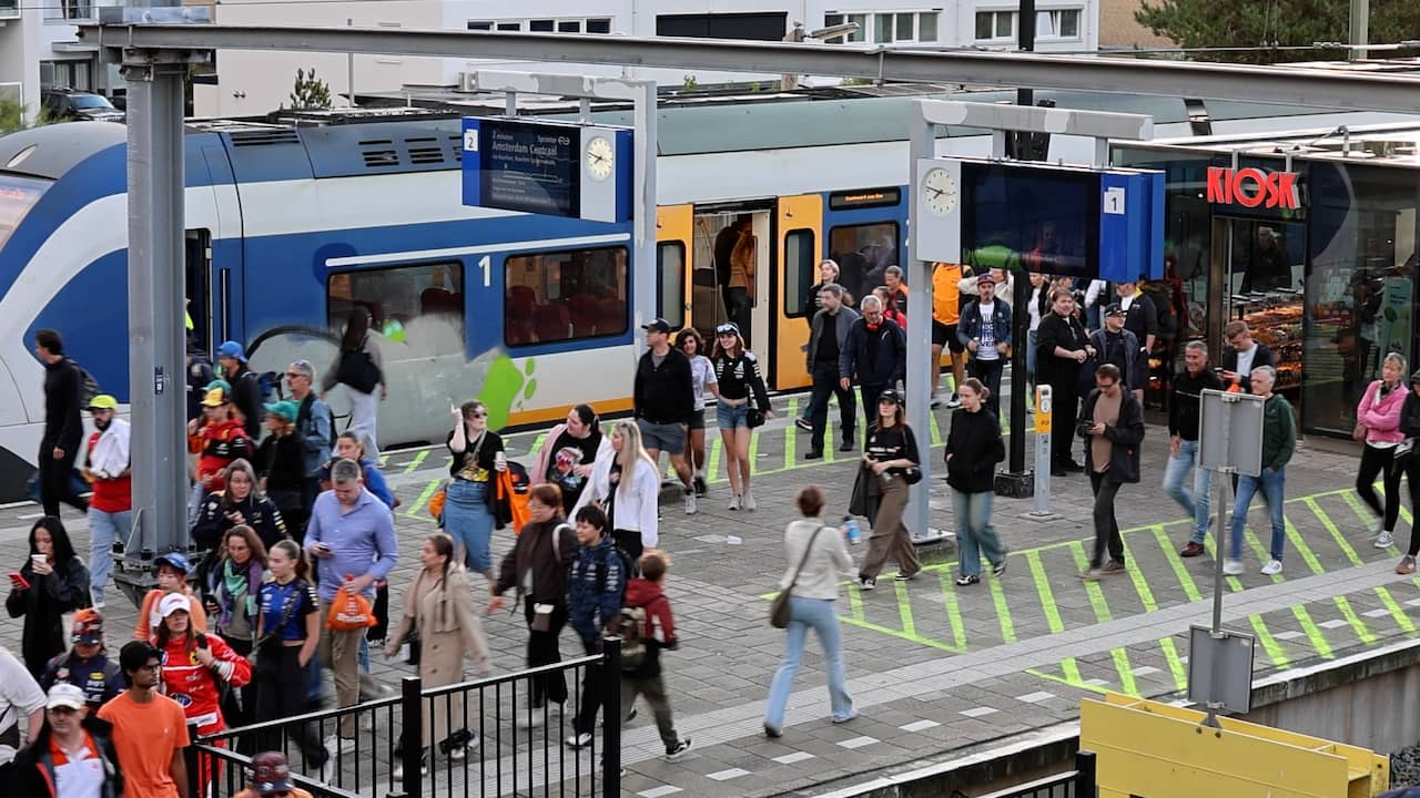 Video | Station Zandvoort stroomt vol met racefans voor laatste Formule 1-weekend
