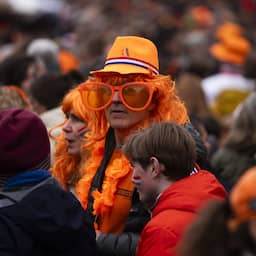 Weerbericht Koningsdag | Oranje regenjas én zonnebril komen dubbel van pas