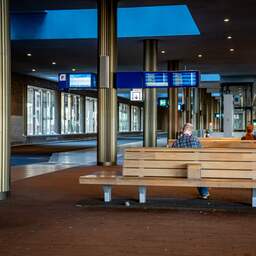 Lege stations vanwege ov-staking, geen drukkere spits op de weg